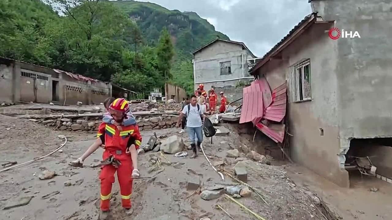 Çin’de sel felaketi! 10 kişi hayatını kaybetti