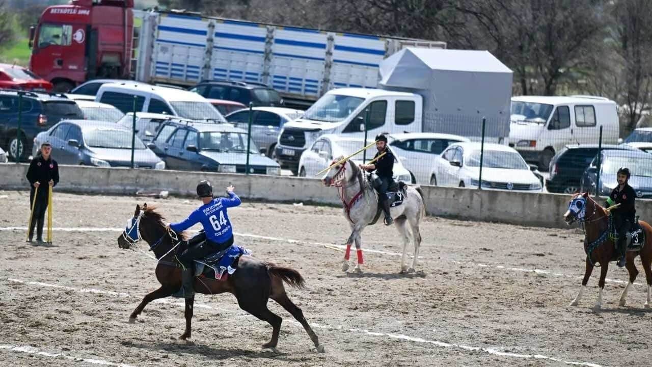 Cirit müsabakasında feci kaza! 1 sporcu ağır yaralı, at telef oldu