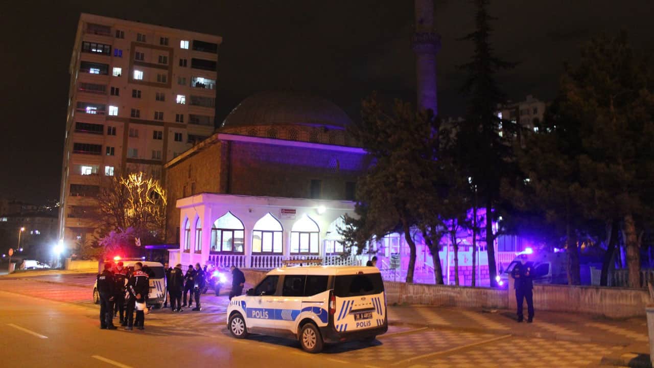 Çocuk parkını savaş alanına çevirdiler