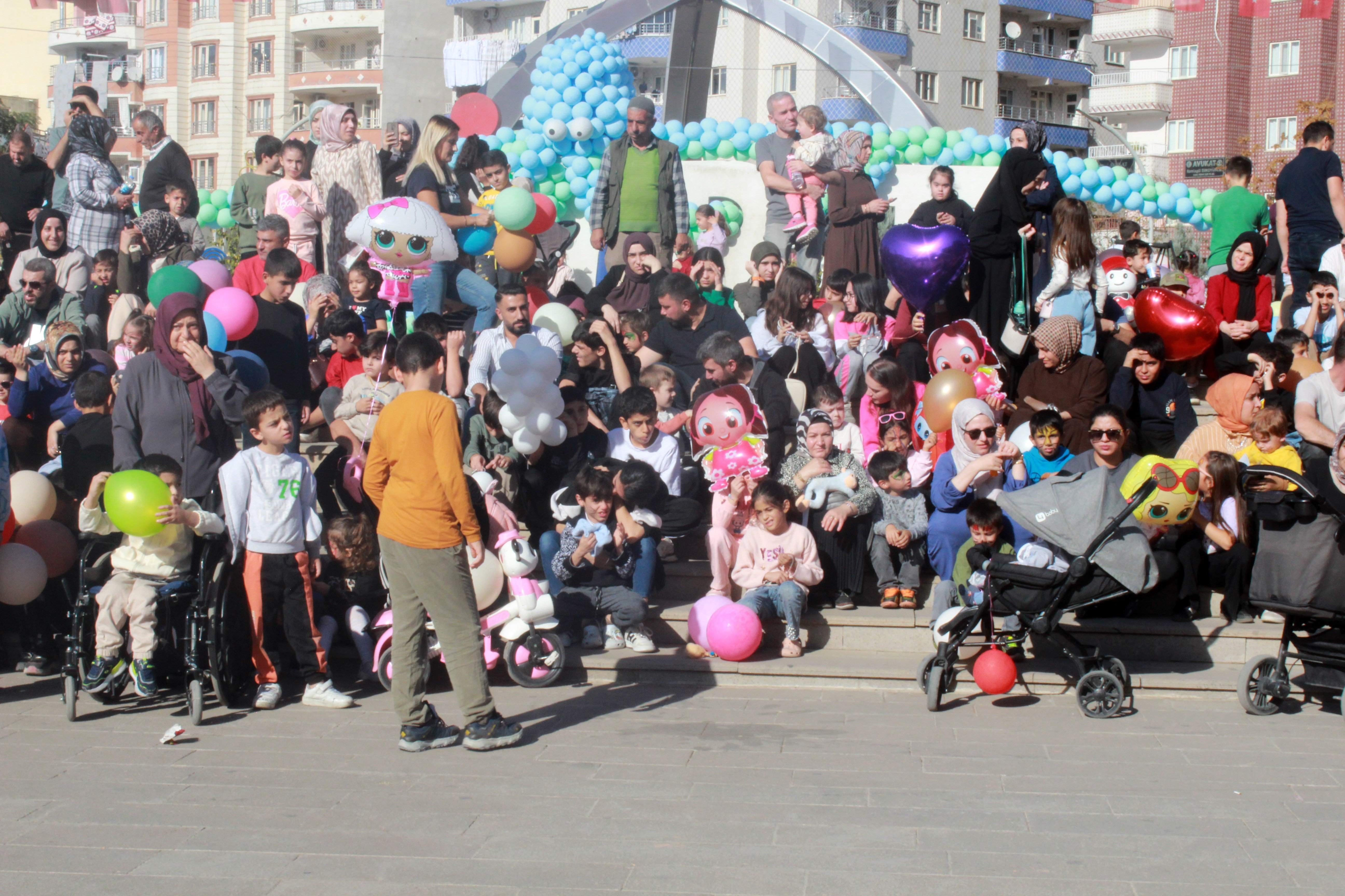 Çocuklara "Bir Balon" yetti. Doyasıya eğlendiler