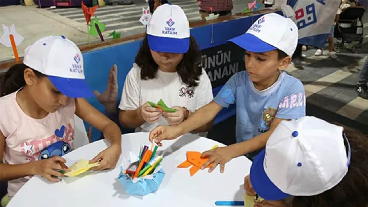 Çocukların ‘Ağustos Fuarı’ keyfi! Origami etkinliğinde eğlenirken öğreniyorlar