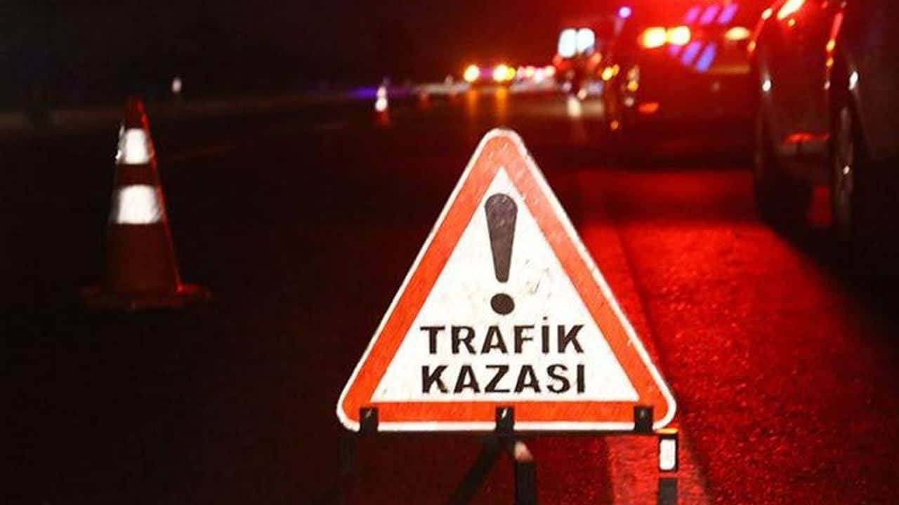 Çok büyük kazadan yara almadan kurtulan sürücünün verdiği poz olay oldu