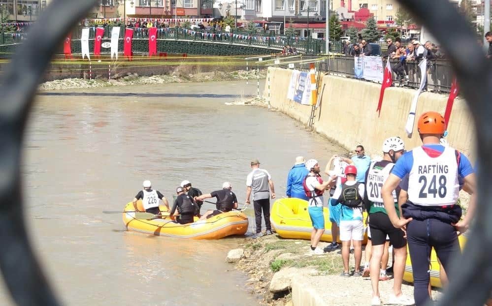Çoruh Nehri’nde rafting heyecanı