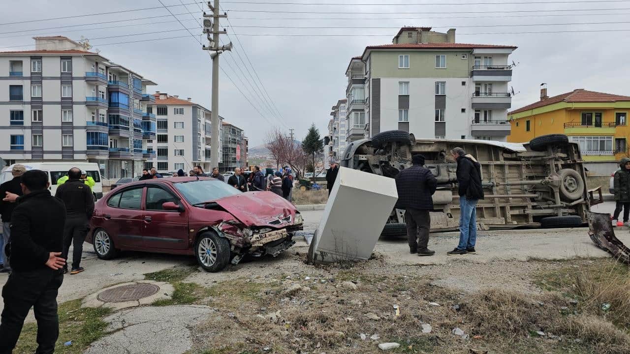 Çorum’da tarım işçilerini taşıyan minibüs devrildi: 5 yaralı!