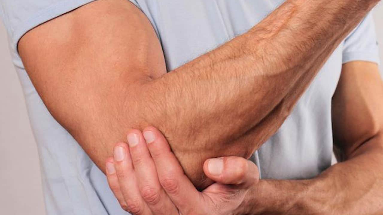 Çözüm düşündüğünüzden daha kolay! Dirsek ağrısıyla yaşayanlar dikkat