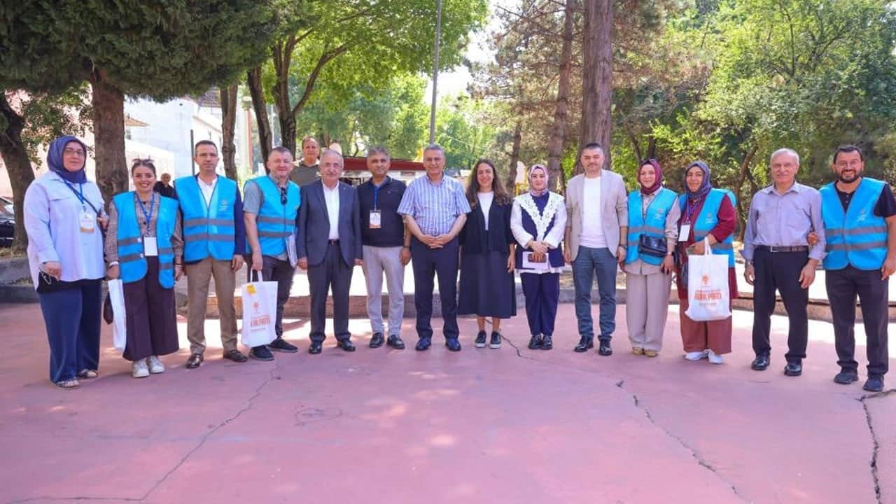 Cumhurbaşkanı'ndan hizmetler için teşekkür Erdoğan imzalı belgeler sahiplerine takdim edildi