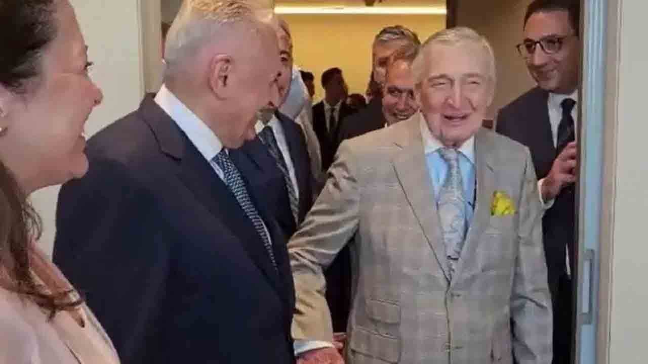 Densiz Koç’a tepkiler sel gibi! AK Partili Gül: Bu çirkin ve ayrımcı yaklaşımların hiçbir haklı gerekçesi olamaz!