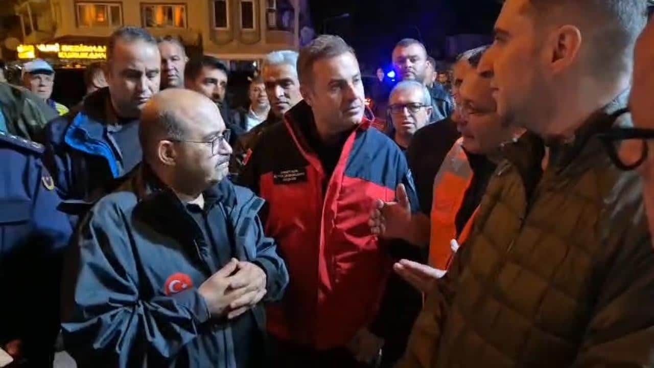 Depremde yaralanan 22 kişiden 4'ü taburcu oldu