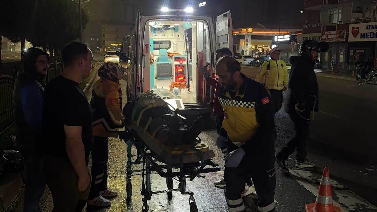 Devrilen motosikletteki 2 kişi yaralandı