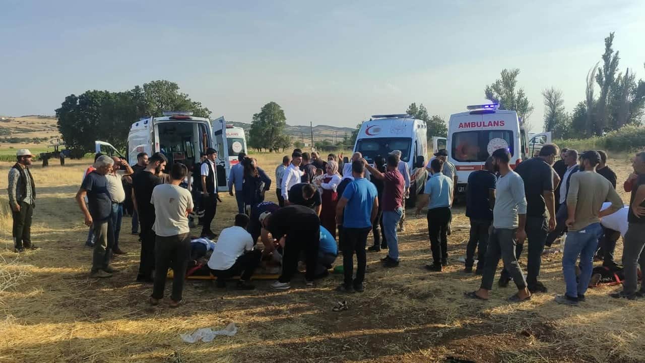 Devrilen otomobilde 9 kişi yaralandı! Diyarbakır’da faciadan dönüldü