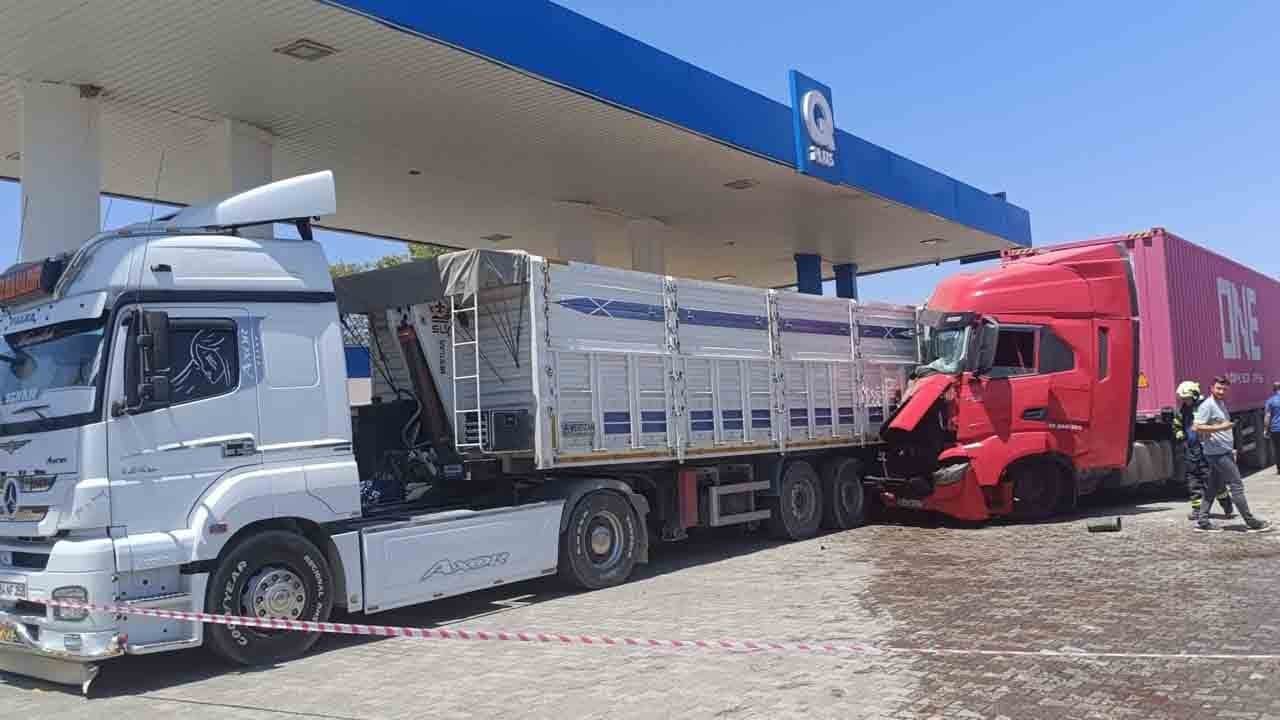 Direksiyonda bayıldı: Tır akaryakıt istasyonuna daldı