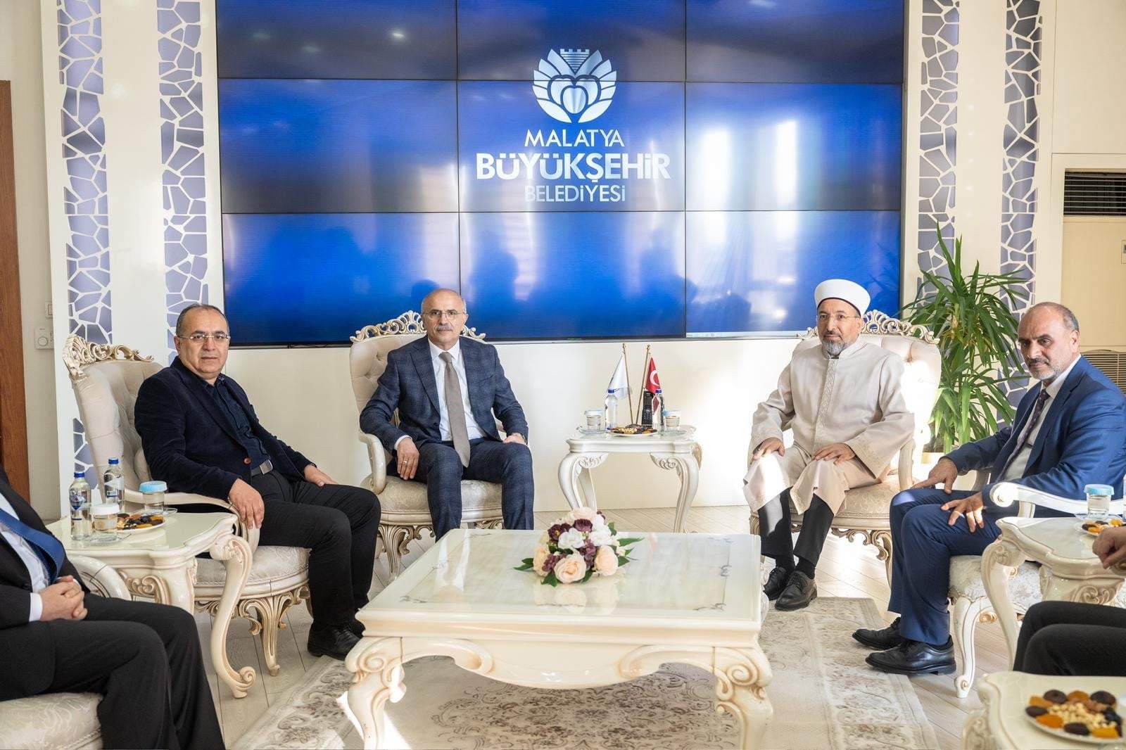 Diyanet İşleri Başkanı Arpaguş'tan Büyükşehir Belediyesi'ne ziyaret