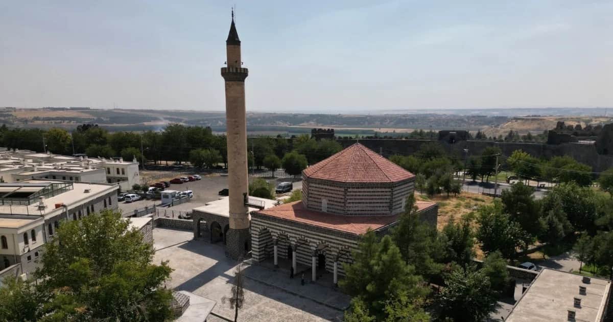 Diyarbakır ve Bingöl'deki 6 asırlık cami 2 Ekim'de cuma namazıyla ibadete açılıyor
