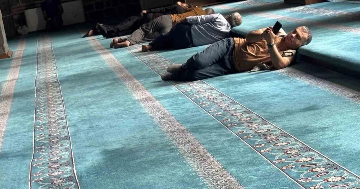 Diyarbakır'da 40 derece sıcakta serinlemenin adresi belli: Ulu Cami'nin taşları