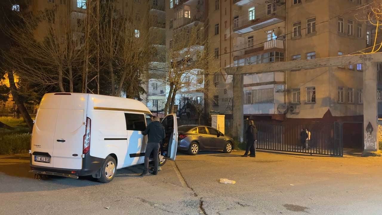 Diyarbakır'da korkunç olay! Eşini öldürüp, kızını yaraladı
