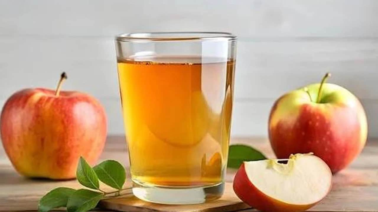 Doğal elma suyu güzel olacak soğuk olarak tas tas için! Sırra bakın tadıyla parmak ısırtıyor, 3 şeker katılıyor