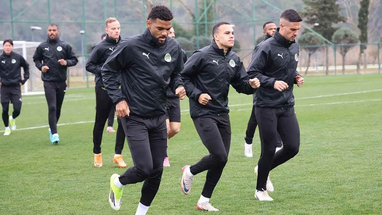 Dolmabahçe’de zorlu randevu! Alanyaspor hazırlıkları tamamladı, Beşiktaş maçı için geri sayım başladı