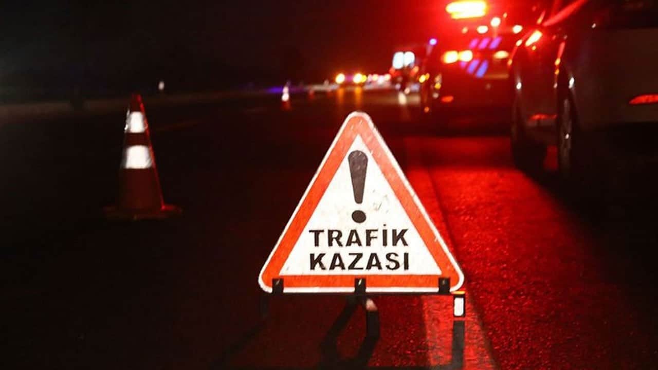 Domates yüklü tır ile otomobil çarpıştı: 1 kişi vefat etti