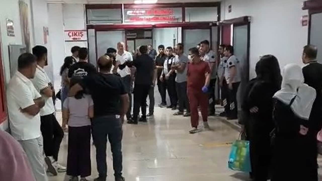 Düğün salonu önünde korkunç kaza! Ateşlediği havai fişek yüzüne isabet etti