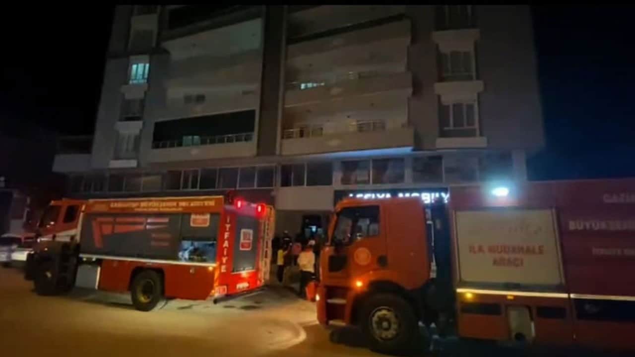 Dumanlar yükseldi! 13 yaşındaki çocuk asansörde mahsur kaldı