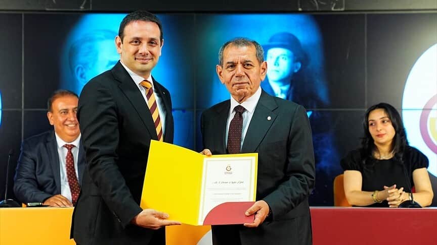 Galatasaray'da Dursun Özbek ile yönetimi mazbatalarını aldı