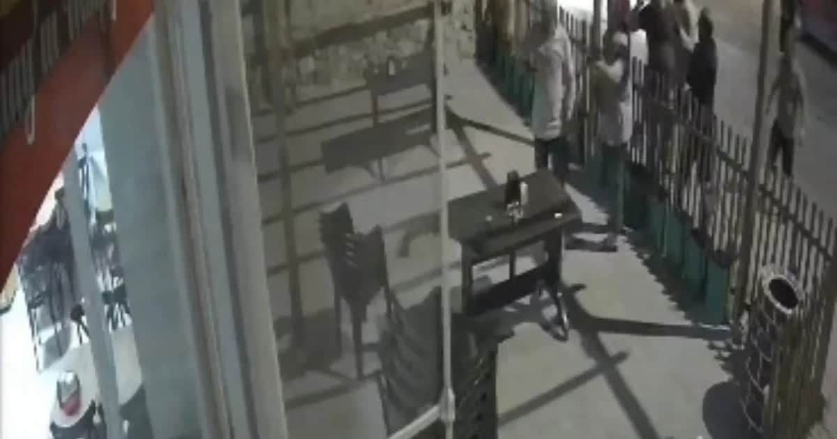 Edirne'de küfür uyarısı yapan lokantacı çifti 3 kişi darbetti, anlar kamerada