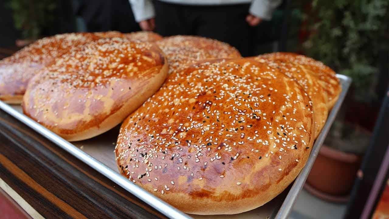 Elazığ'da 11 aylık hasret bitti: Ramazan'ın müjdecisi nohut ekmeği tezgahlarda!