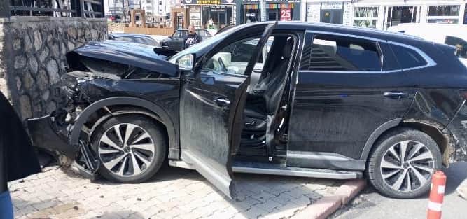 Elazığ’da trafik kazasında 3 kişi yaralandı