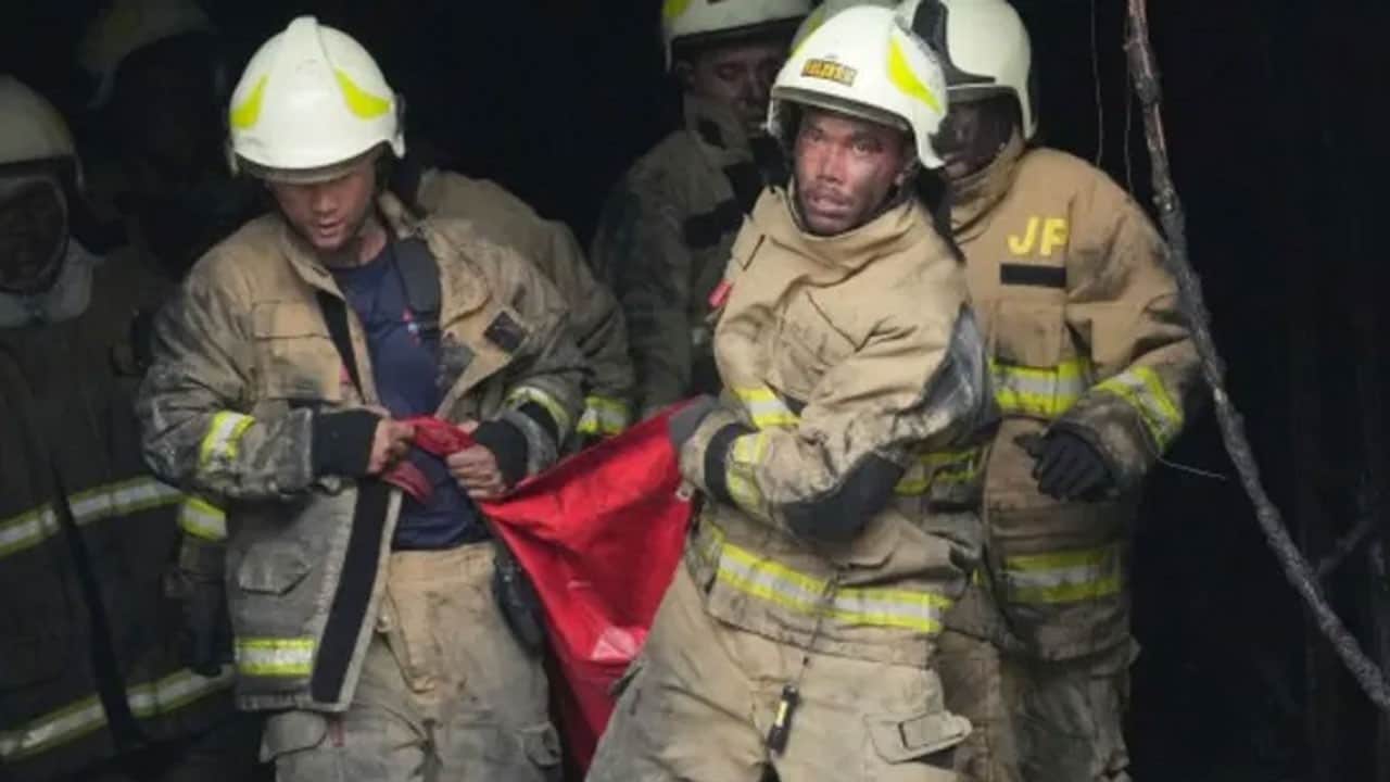 Endonezya’da korkunç yangın! 2 katlı evden 4 ölü çıktı