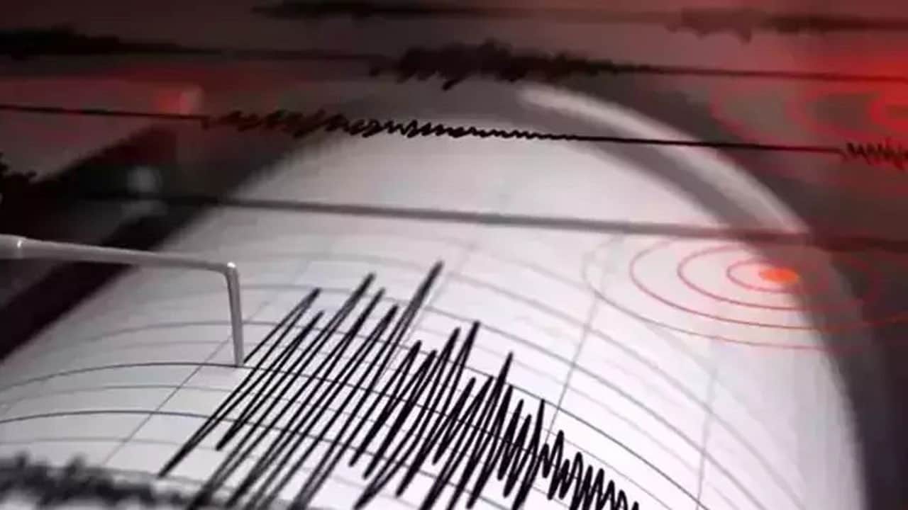 Endonezya’da korkutan deprem! 1 kişi öldü
