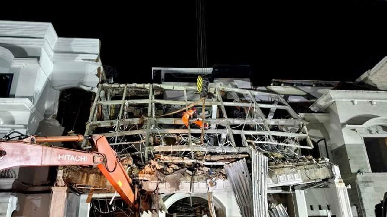 Endonezya'da korkutan patlama: 3 kişi öldü