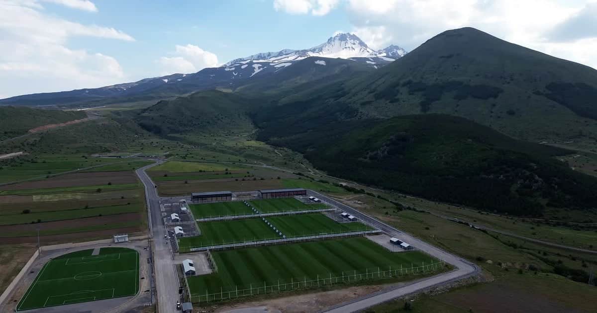 Erciyes 1850 rakımda güç deposu: 3 ülkeden 40'a yakın takım Kayseri'de kamp yapıyor