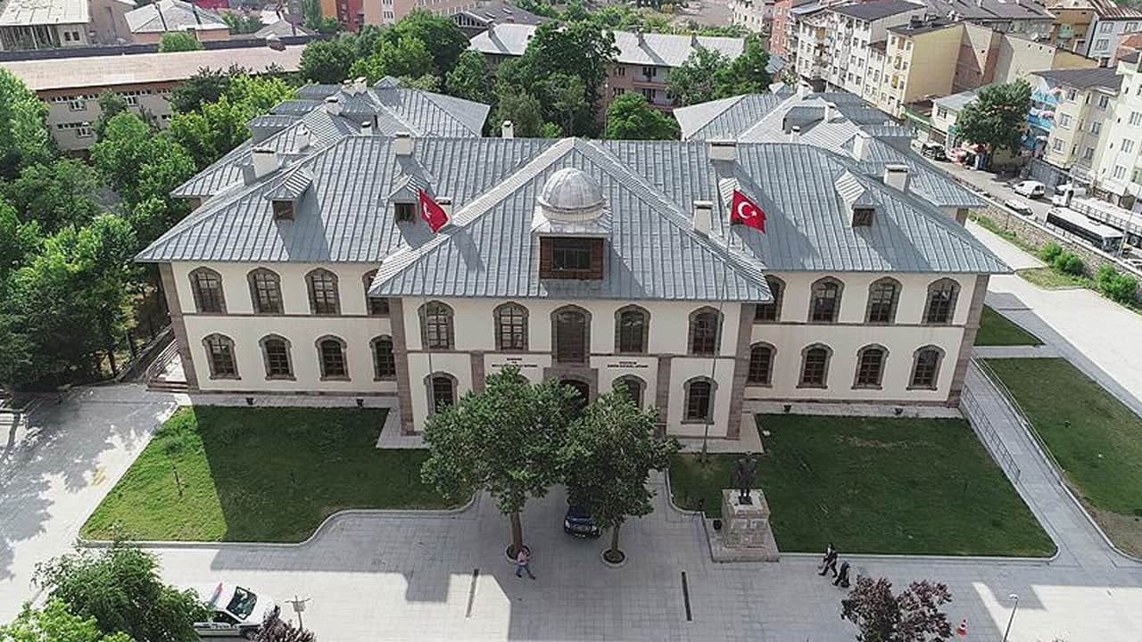 Erzurum Kongre Merkezi vatandaşların gündeminde