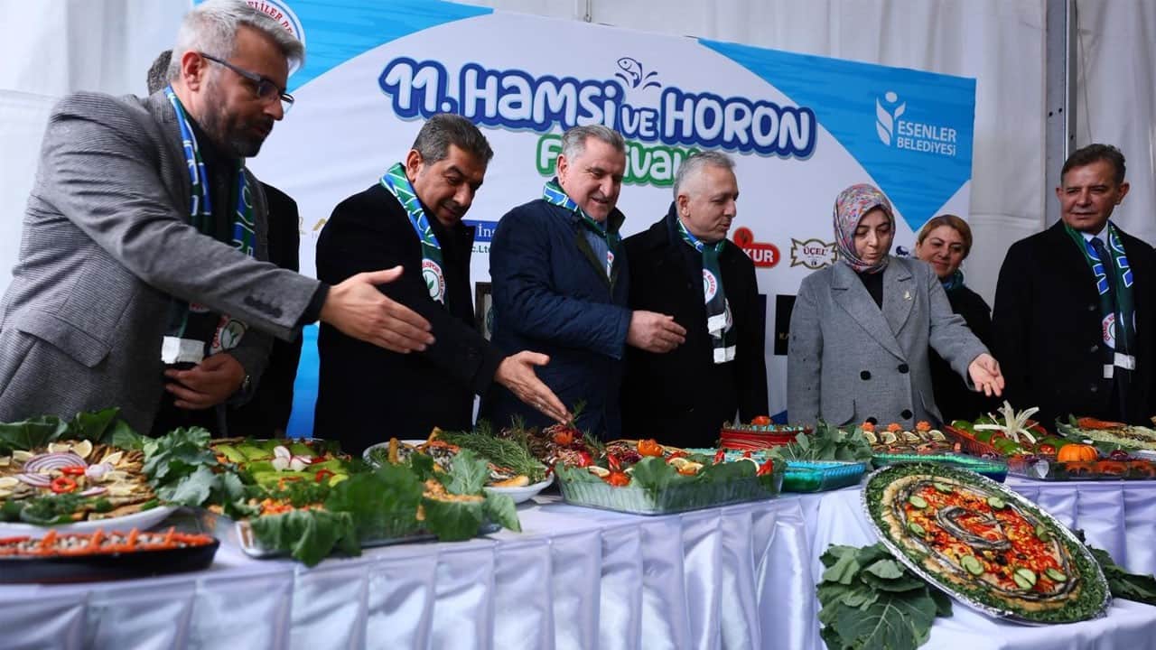 Esenler’de 11. Hamsi ve Horon Festivali düzenlendi