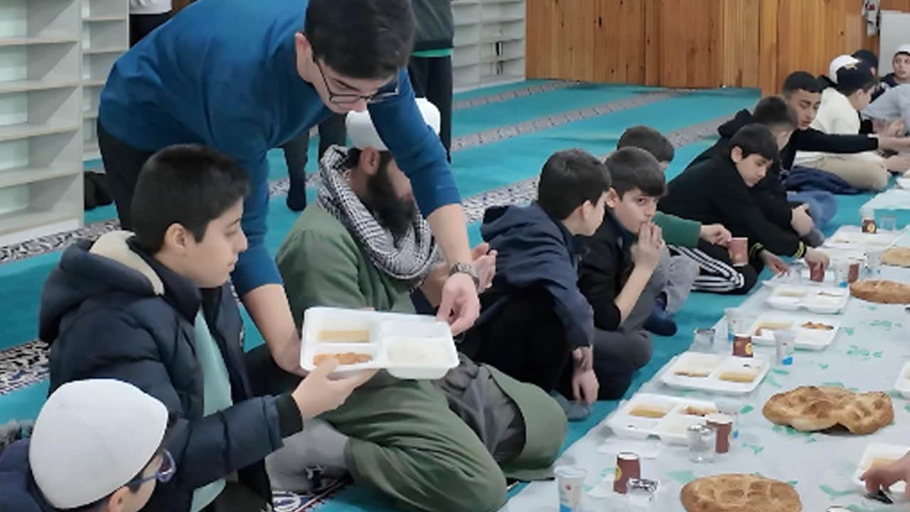 Esenler’de Gençlerle "Medine Usulü" İftar Buluşması