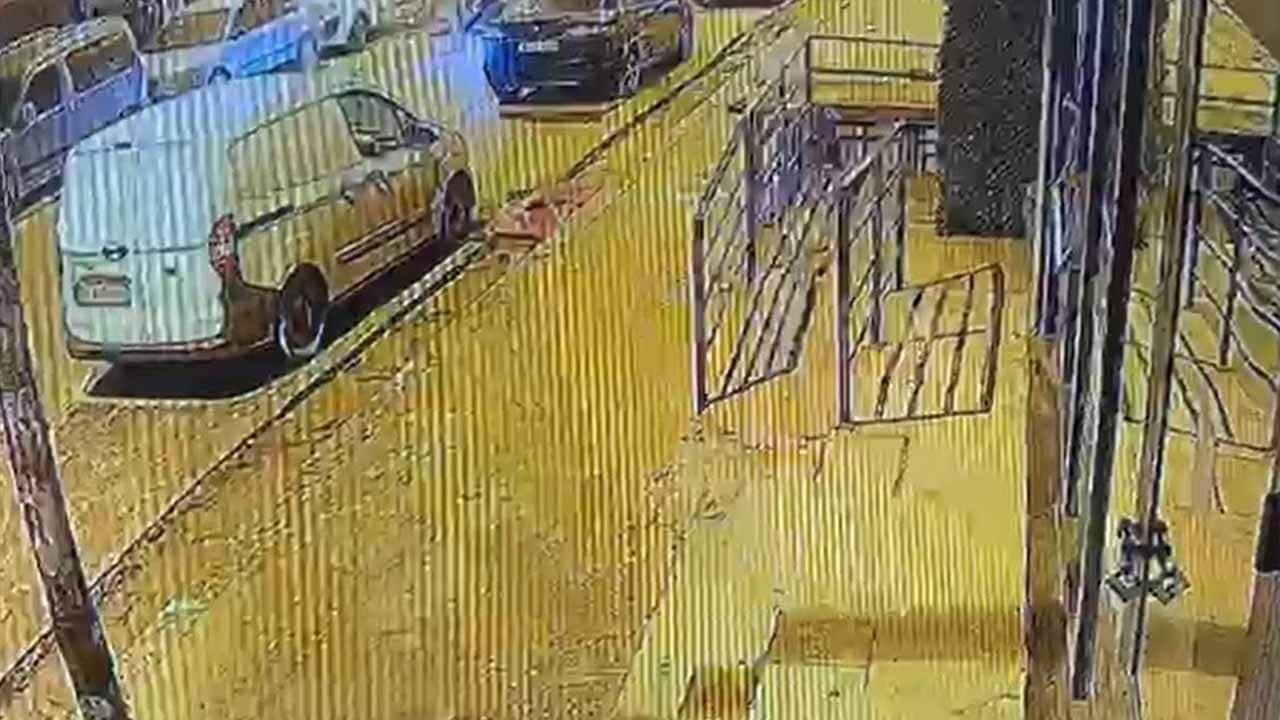Esenyurt’ta alkol rezaleti! Ortalığı birbirine kattıktan sonra takla attı!