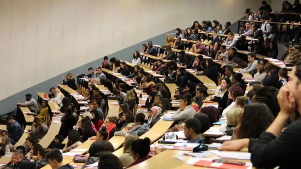Eski Milli Eğitim Bakanı yazdı: 'Gençler artık herhangi bir üniversiteye gitmek istemiyor'