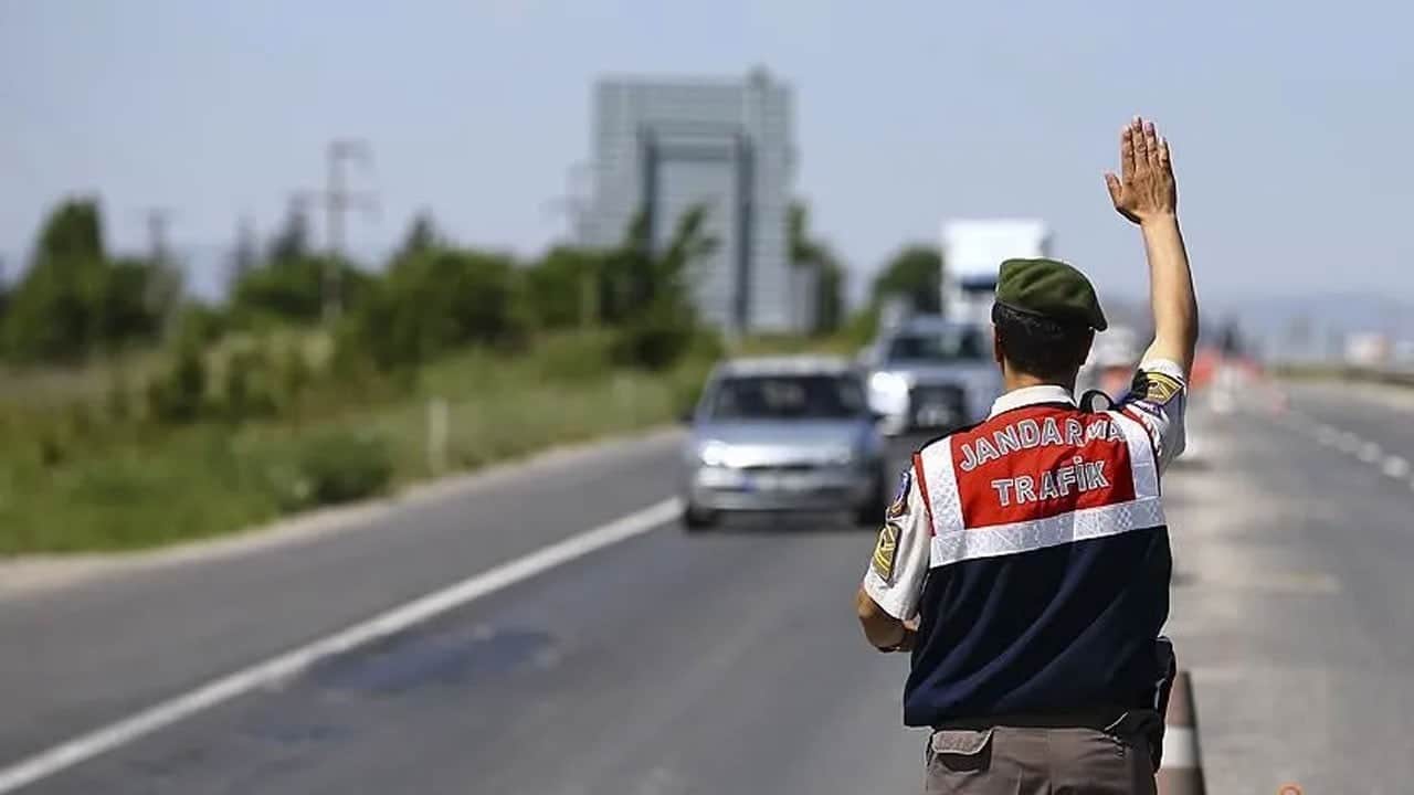 Eskişehir'de trafik canavarlarına müsamaha yok! 1 ayda 9 bin 85 trafik cezası kesildi