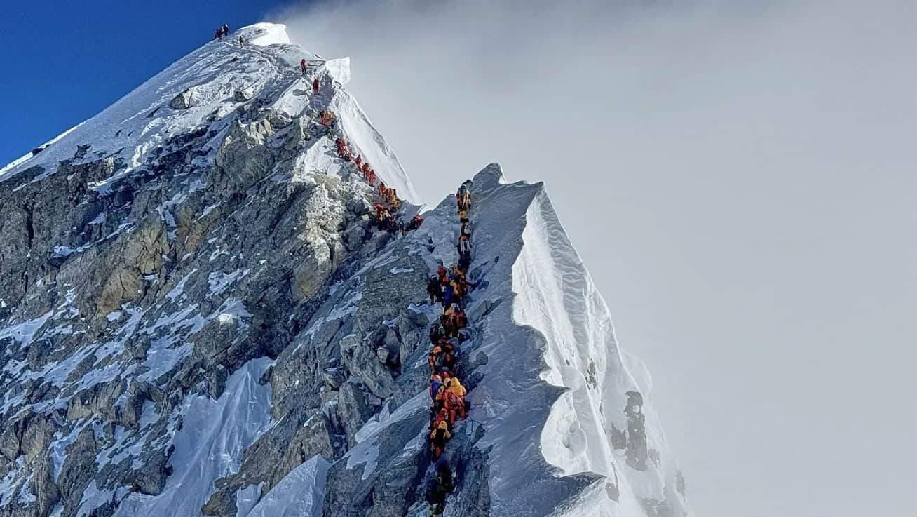 Everest iki dağcıya daha mezar oldu!