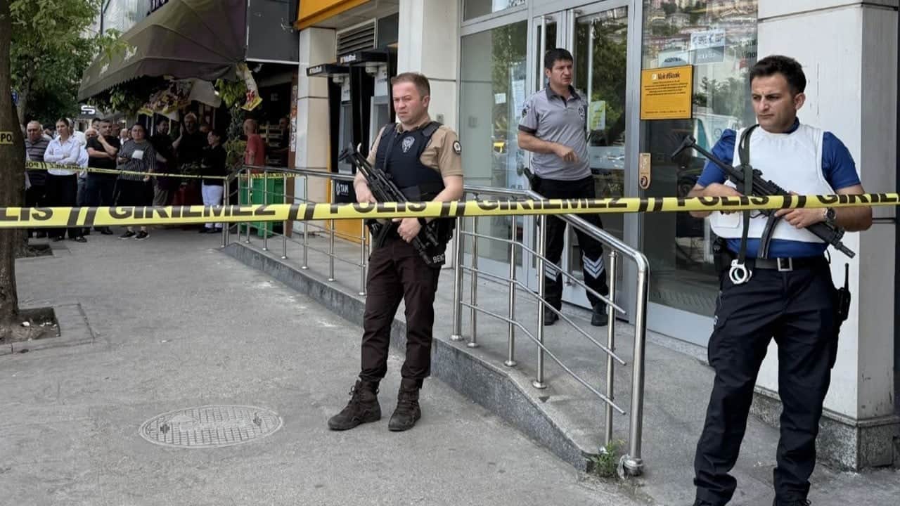 Evi icra yoluyla satışa çıkarılan işadamı bankayı basıp ateş açtı