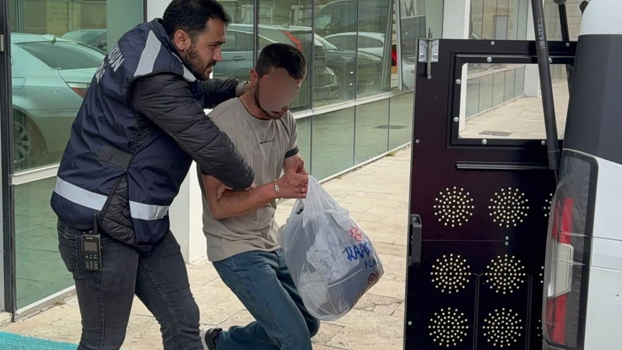 Evin önünde alkol alıp annesini dövdü! Jet hızında cezaevine postalandı