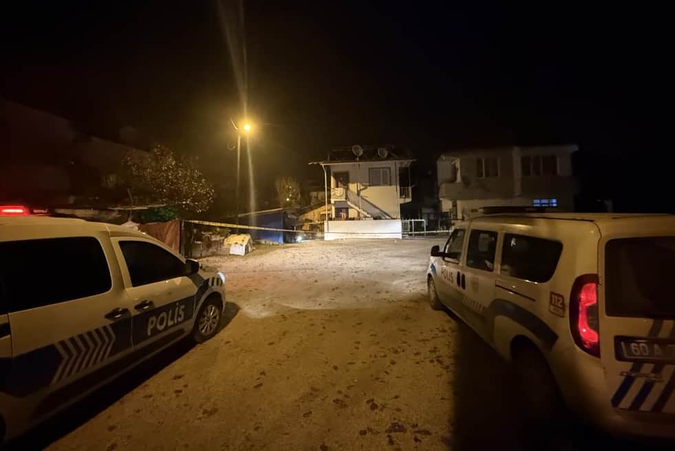 Evinin önünde silahlı saldırıya uğrayaran Motokurye hayatını kaybetti
