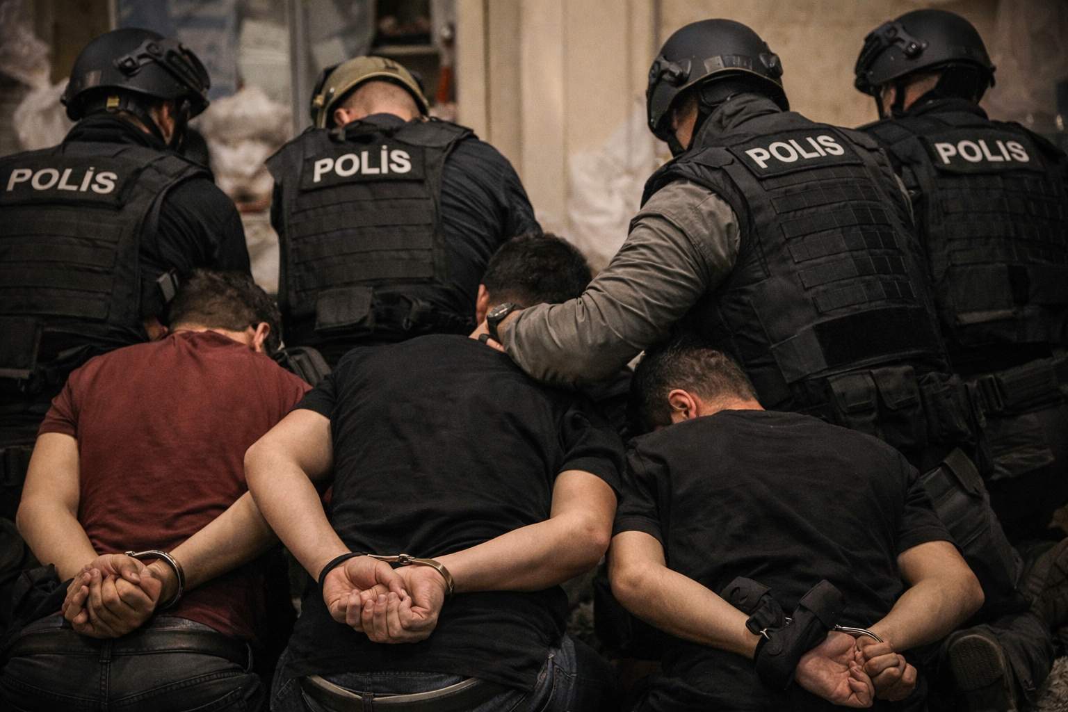 Evleri uyuşturucu serasına, tuvaletleri laboratuvara çevirmişler: 36 gözaltı