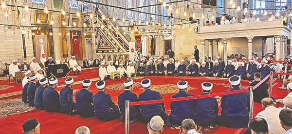 Fatih Camii’nde Kur’an Ziyafeti