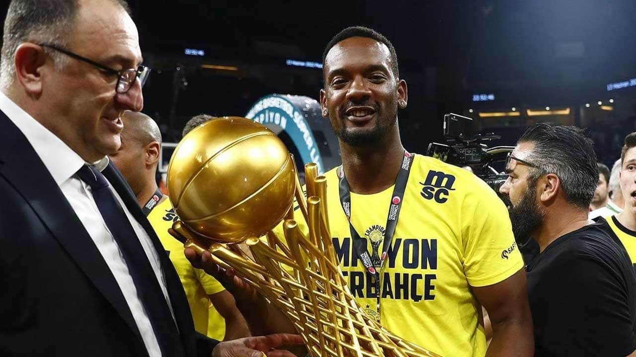 Fenerbahçe'den ayrıldı Galatasaray'a imza attı! "Hoş geldin Dyshawn Pierre"
