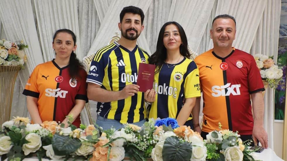 Fenerbahçeli çiftin nikâh şahitliğini Galatasaraylılar yaptı