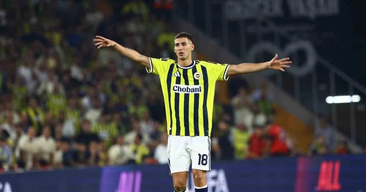 Fenerbahçeli Mert Müldür sol diz menisküs yırtığı nedeniyle Avusturya'da ameliyat oldu