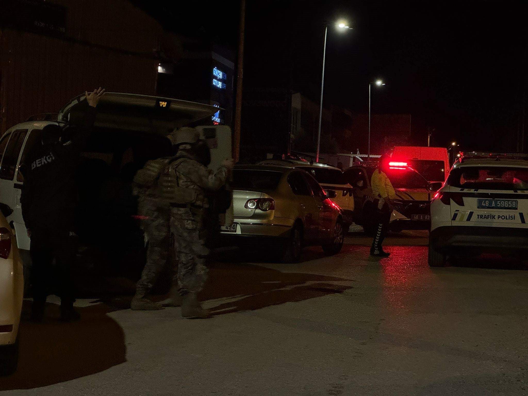 Muğla'da polise ateş açan 2 şüpheli yakalandı