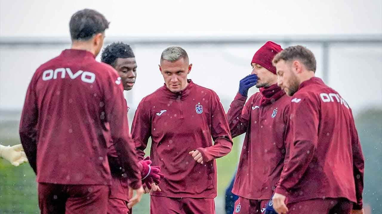 Fırtına kupa mesaisinde vites yükseltti! Fatih Tekke yönetimindeki Trabzonspor yarı final için tek yürek oldu!