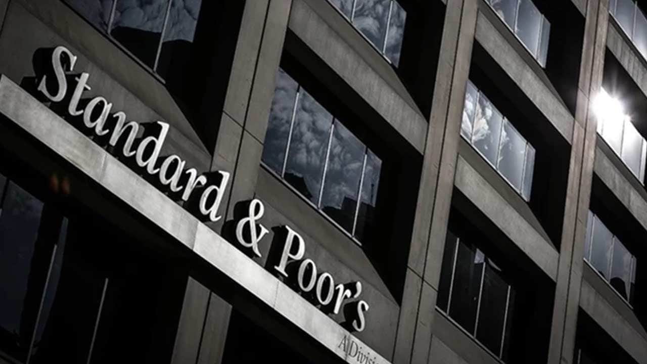 Fransa'da kötü gidiş devam ediyor! S&P Fransa'nın kredi notunu düşürdü